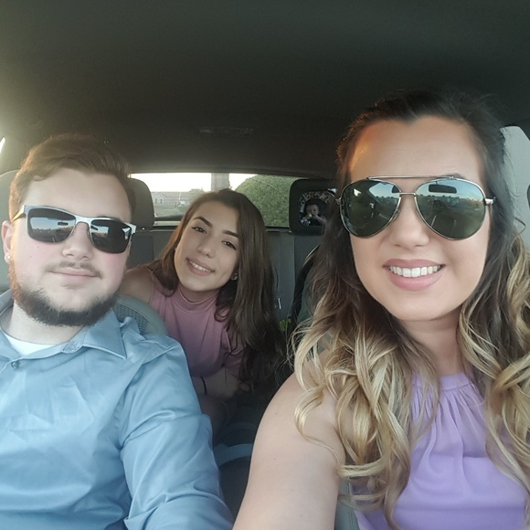 Meet your Posher, Leah - Picture 4 of 5